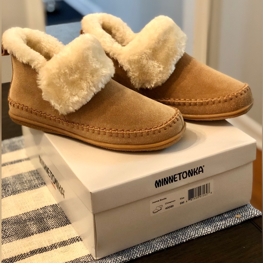 NEW with Box Minnetonka Joanne Booties